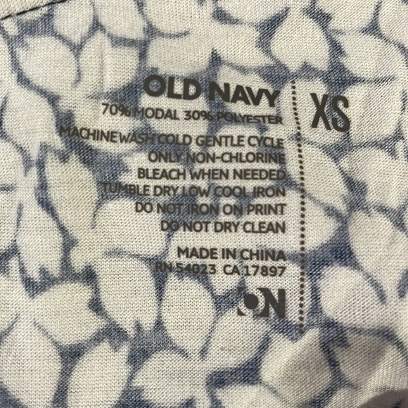 Bundle of tops for ladies 👚 Banana Republic, Ann Taylor and Old Navy. - Picture 4 of 10